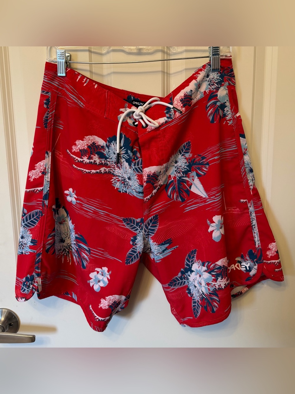 Oakley Performance Fit Boardshort, Red Hawaiian Print, Size 33
